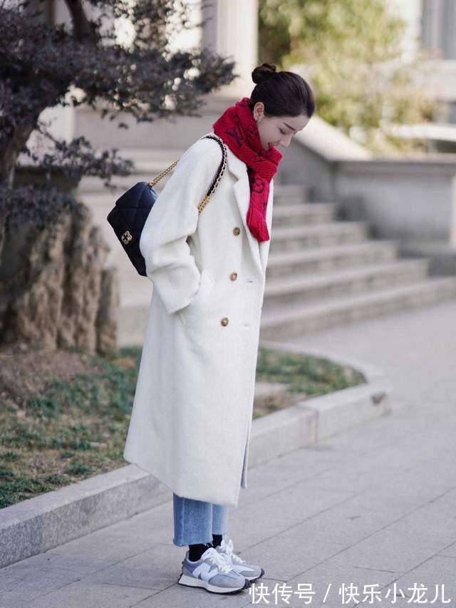 颜色 秋冬买衣服,除了黑白灰,这3个颜色也很流行,高级又时髦