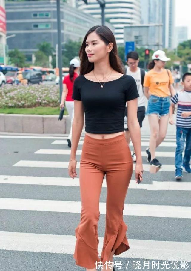 穿搭|喇叭裤个性显瘦,会搭配的女生都爱穿,展现出了时髦有型的美