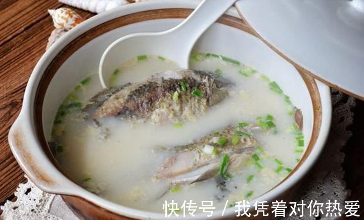 厨艺|鲫鱼汤怎么做好喝,此做法简单快手零厨艺,汤汁奶白无腥味