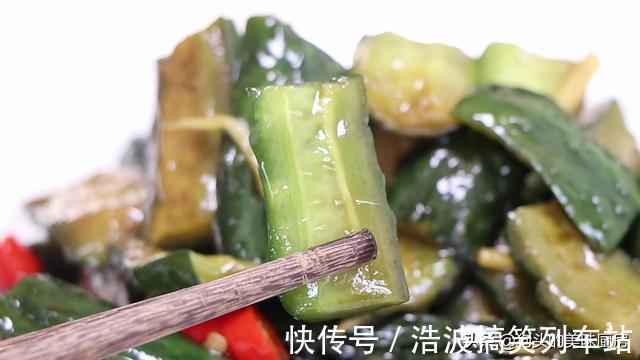 小米辣|原来腌黄瓜这么简单，一个小时就能吃，清脆开胃，放三个月不坏