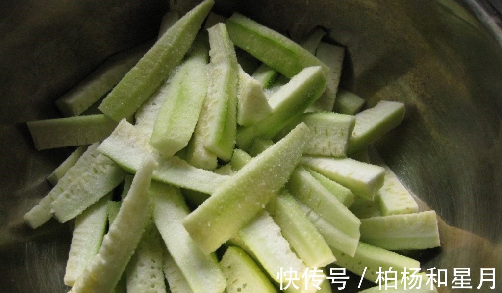 料酒|教你鲜香美味的鲜虾丝瓜面，营养好吃又解馋过瘾，孩子们特喜欢！