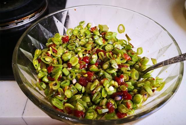 营养|秋天,此菜再不吃就过季了,营养极高,一次买3斤,蒸包子吃最香