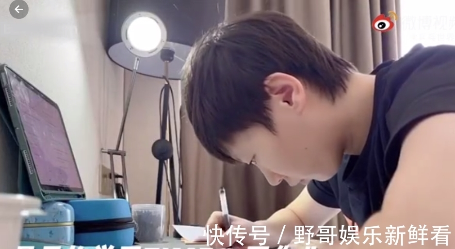 王曼昱|训练学习两不误!孙颖莎王曼昱隔离生活大公开,1不良习惯遭指正