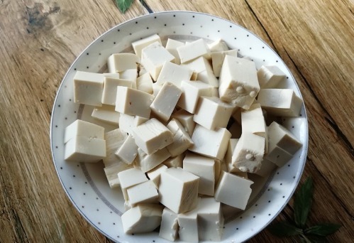 不碎|做豆腐时,别急着放油下锅烧,这一步不能少,豆腐不碎,味道香