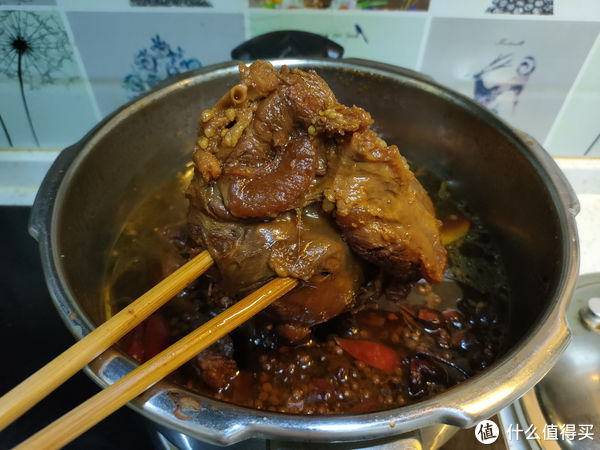 酱牛肉怎么做才好吃？教你几个小技巧，牛肉酱香浓郁、软烂入味