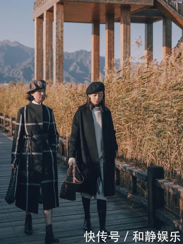 50岁的女人穿搭要做减法，冬季学三木母亲这样穿，优雅又高级