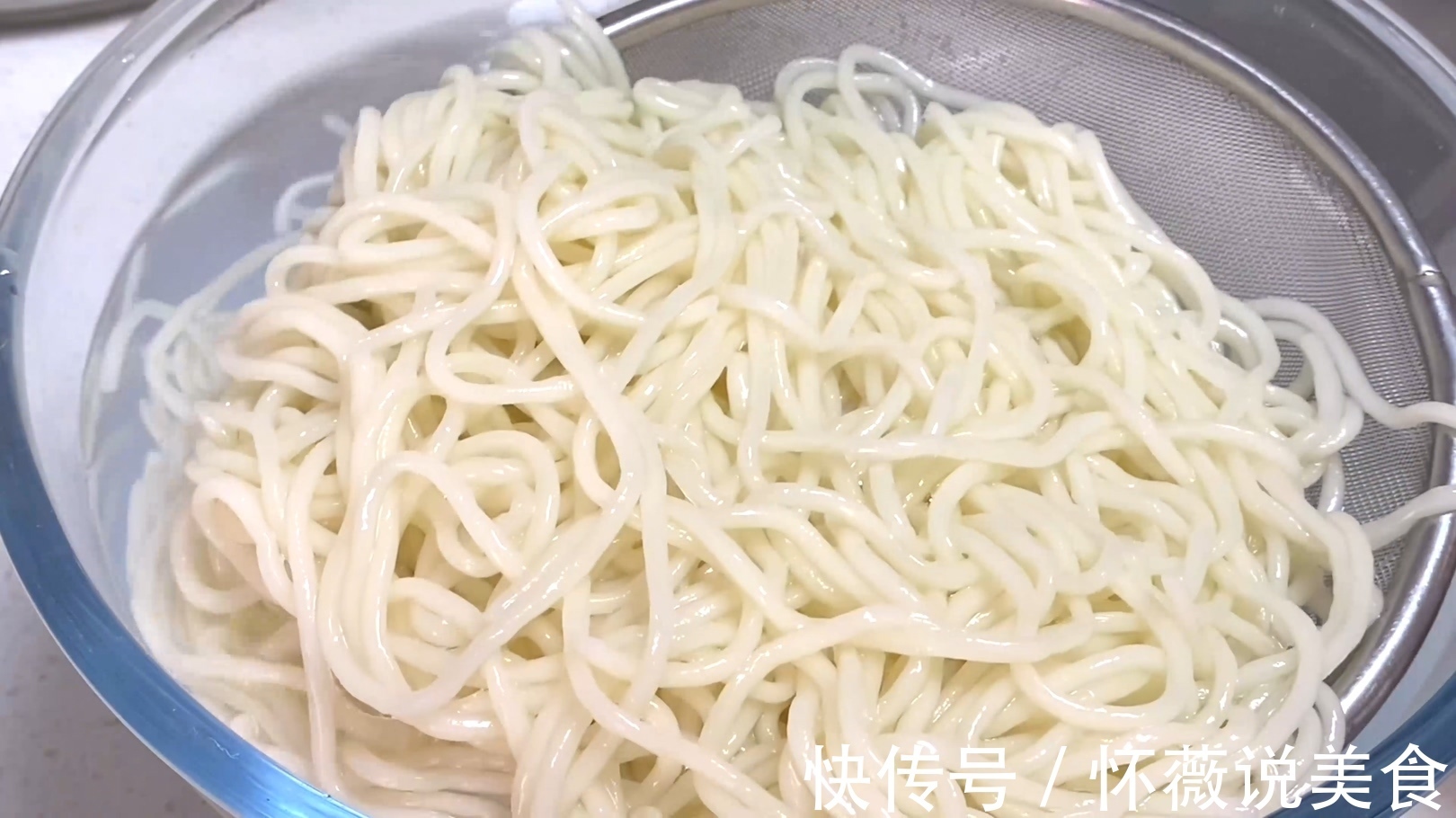 煮面条最忌开水下锅,面馆老师傅教你方法,做法简单,爽滑又劲道
