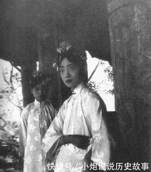 清朝|清朝老照片，那时候的贵族是这样的，也有长得很好看的！
