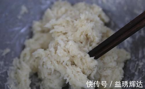 糖液|做炸糖糕,掌握2个技巧,不开裂不漏糖,外酥里软,个个空心