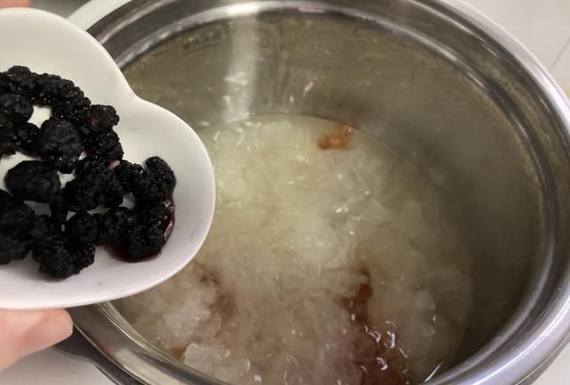 早餐|天冷女人要好好爱自己,每天早餐一碗汤羹,软糯清甜,十元煮一锅