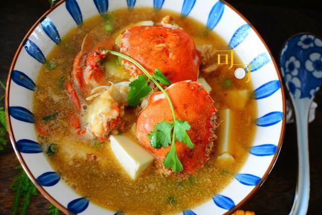 所费不多，却非常鲜美的花蟹豆腐汤，我们一家人都很喜欢喝