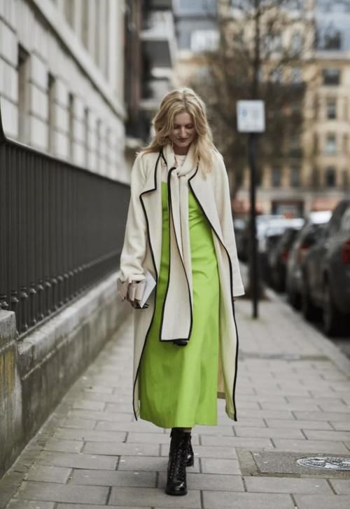 最近火了一种颜色，叫“奶枣色”，显白提气色，很适合黑黄皮