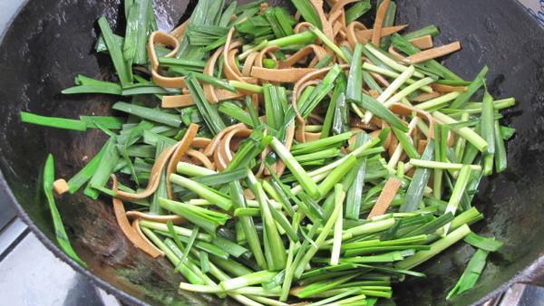 天生一对|韭菜和“它”天生一对，坚持晚餐吃，清肠刮油，一个月瘦出小蛮腰