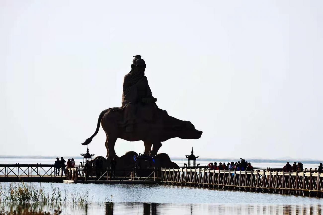 沙漠湖泊居延海