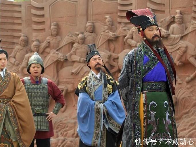 易中天说曹操时讲到,但凡小时候老实的孩子,长大后都没出息