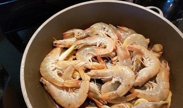 以后海鲜就这样吃，不油炸不清蒸，香气四溢，上桌连汤汁都不剩！