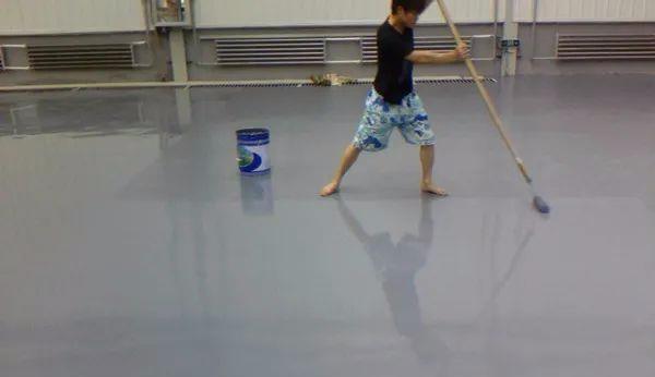 地板|我家装修没铺地板,用的这种材料,邻居看完就把地板瓷砖退掉了