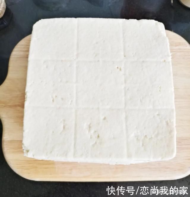  快过年啦!自制豆腐豆香味更浓，过年家里聚餐做菜也方便!