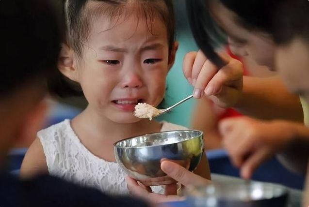 冲泡米粉|给宝宝吃米粉，能“咽”不是喂食标准，四个误区需要家长提前规避