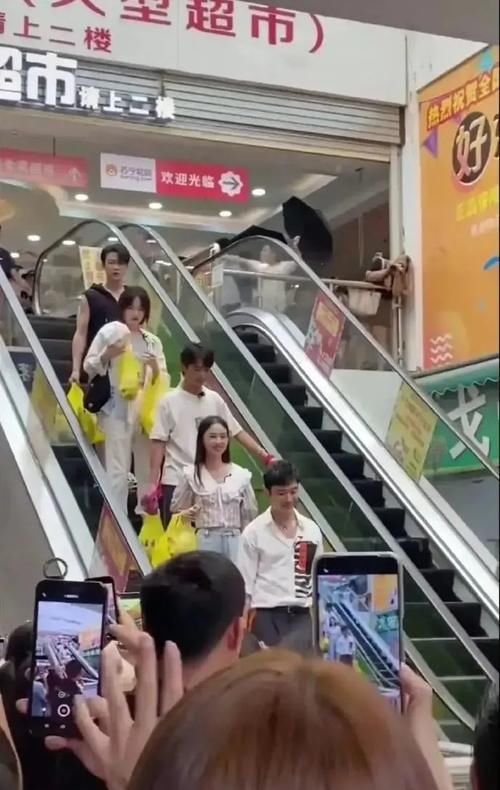 姚安娜|《中餐厅5》未播路透，全员“狠”角色！