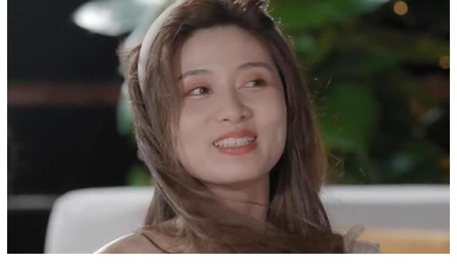 心動4|《心動4》嘉賓線下被偶遇，麥穗颯美，小孔變JK少女，女3造型好辣