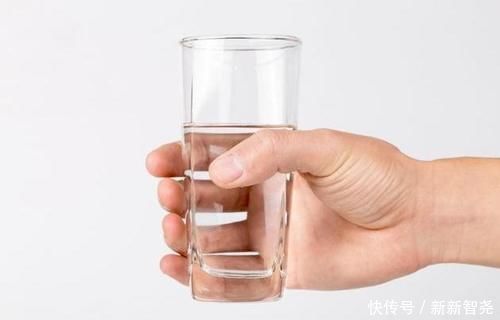 3个喝水习惯，可能肾脏并不“喜欢”，为了健康，尽量改掉吧