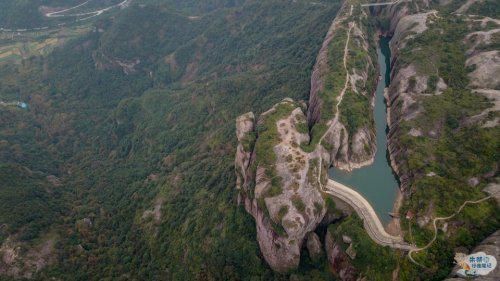 浙江最“方”的山，系雁荡山八大景区之一，四面成方形、形如方盒