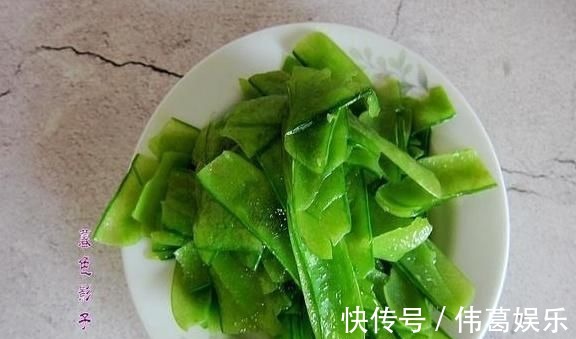 老两口的简餐,荤素巧搭配,吃到撑得慌,网友;怎么连皮都吃了