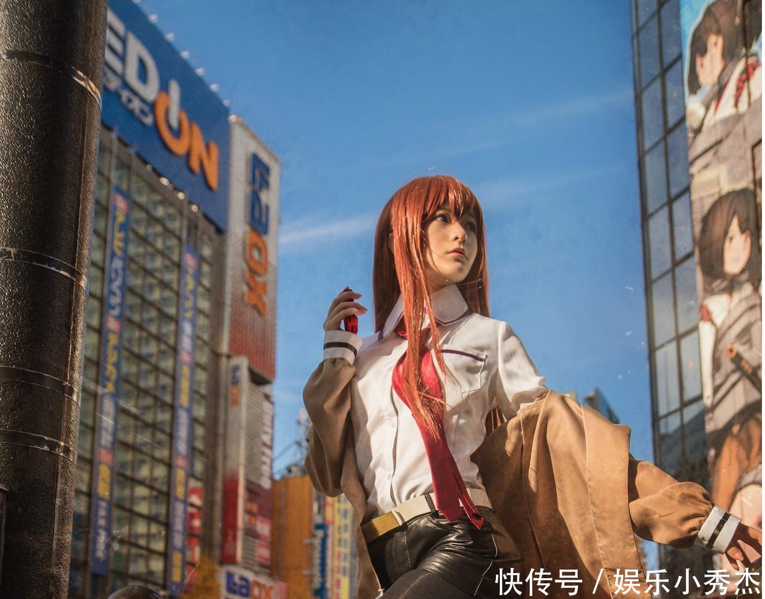 虚拟歌手|关晓彤cos洛天依萌出新高度,为何杨幂cos卡卡西却成了她的黑历史