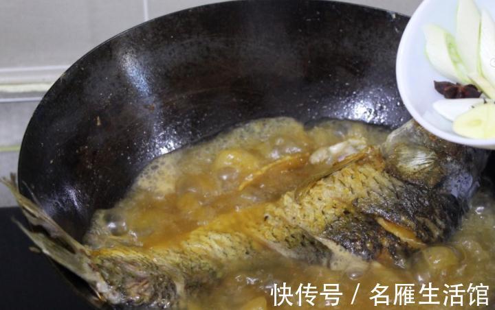 不管煎什么鱼，在鱼身上抹点“它”，鱼肉完整不粘锅，好看又好吃