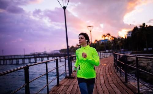 妈妈们|25岁孕妈生下龙凤胎,刚要缝合时却喊道“等一下”,医生当场懵了