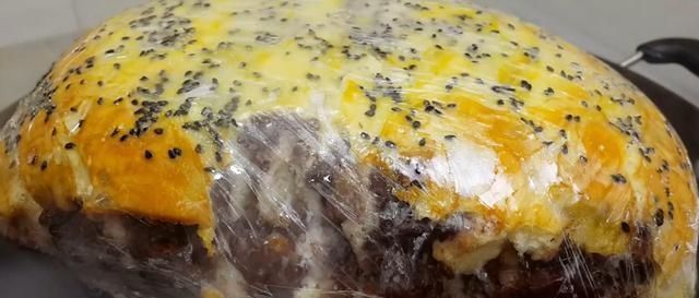 半斤红豆,1斤面粉,不用烤箱,教你做创意红豆包,比发糕还好吃