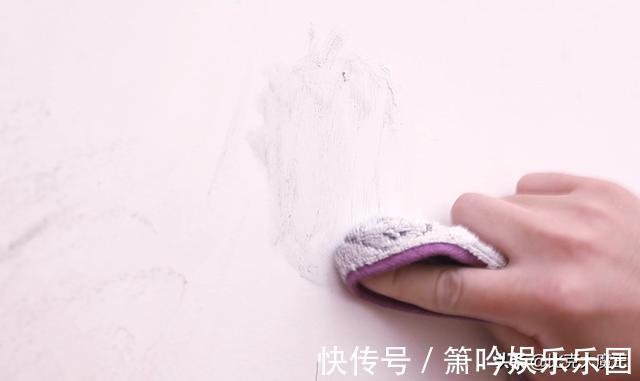 一滴水|白墙脏了不用重新刷，墙壁上抹一点，简单擦一擦就干净，省力省事