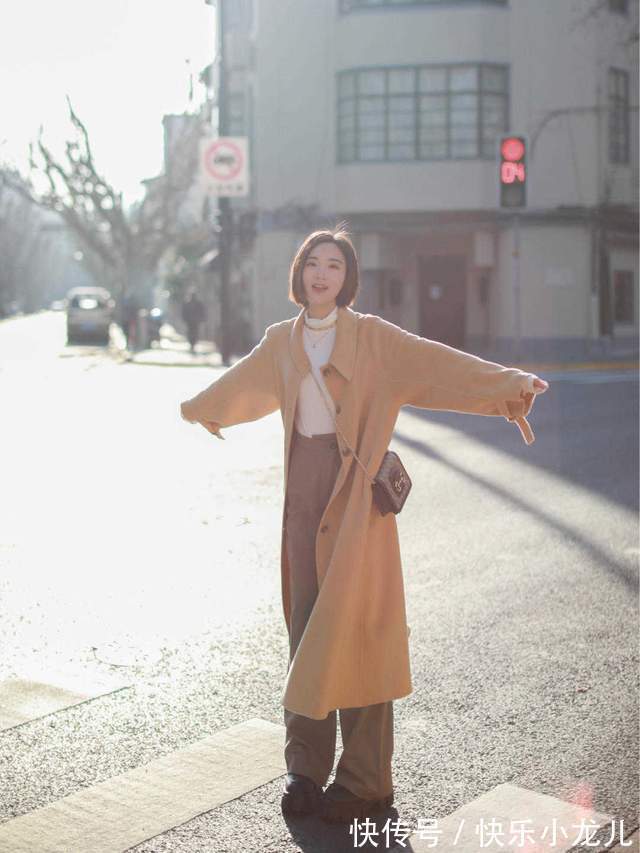 裤子|秋天太适合穿大地色了,大衣搭配直筒裤气质又高级,太喜欢了