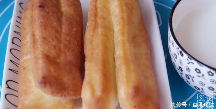 油条不用出去买,简单几步教你在家炸油条,蓬松酥脆,好吃又健康