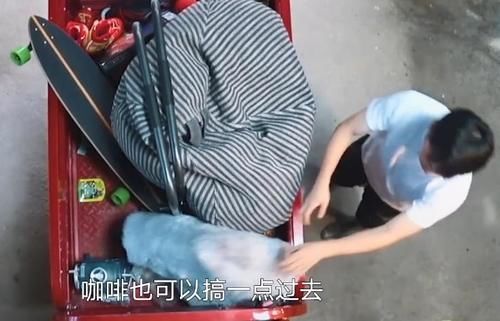 向往的生活|《向往的生活5》彭昱畅成仓库大股东，开三轮车进门，搬空货架