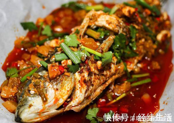 豆瓣酱|鱼刺卡嗓子时，不要再喝醋了，教你个小妙招，鱼刺自己就会跑出来