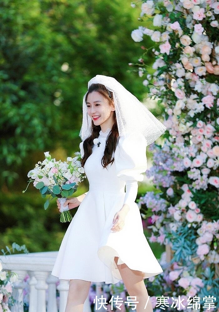 穿上婚纱的女星们真是惊艳了我的时光,看得我都想结婚了!