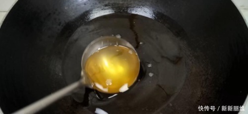 面粉新吃法,手不沾面,比油条做法简单,比馅饼好吃,越吃越想吃