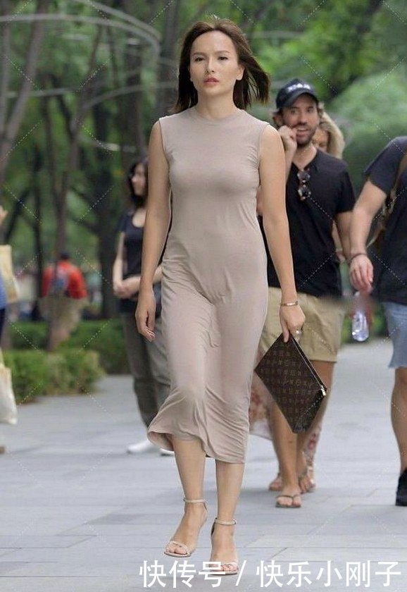 装饰|粉裙显腿长和装饰脚踝是细节,让身姿更显轻盈灵秀!