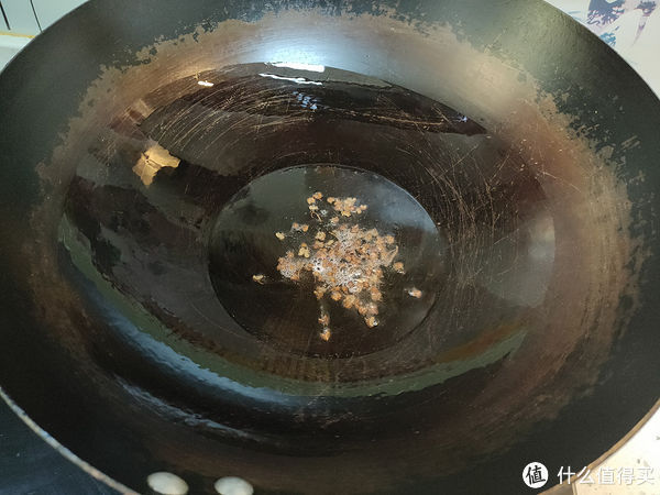 做凉拌土豆丝，别直接下锅焯水，多加一步，土豆丝脆爽入味不发黑