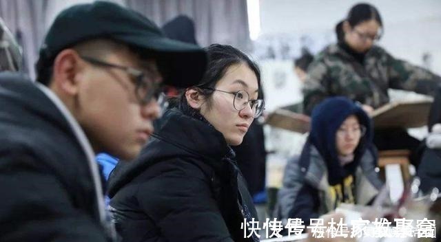 艺考生#美术生学渣画“明星”走红,画风清奇不忍直视,网友调侃毫无关系