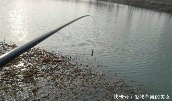 冬季天寒地冻,钓鲫鱼发窝更慢,打窝用这些招数,聚鱼效果翻倍