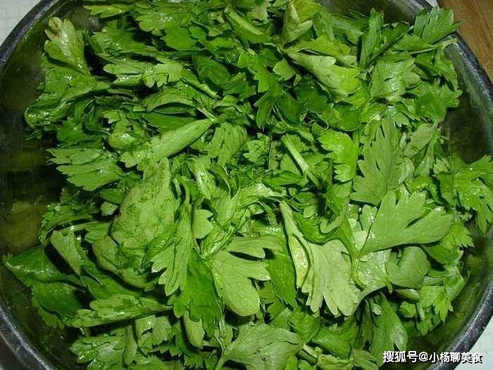 用此叶子炒上两个鸡蛋，营养价值高，比韭菜炒蛋还要好吃，吃过没