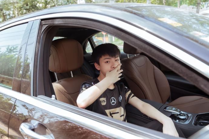 事件|UZI接班人走A怪事件有反转，俱乐部发声：没虐待，不想养一个大爷