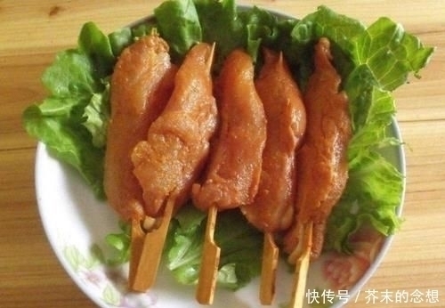 造假|七种造假食物,图五像在吃塑料,网友全部都吃过,我没救了