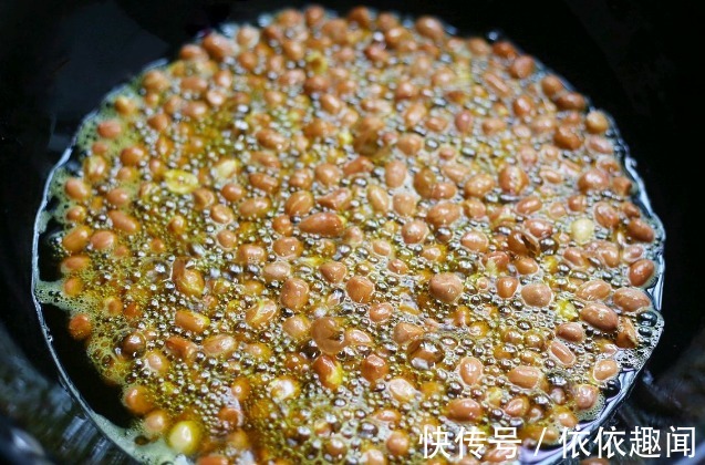 炸花生米，不要直接下油锅，多做2步，花生更酥脆，不怕炸糊返潮