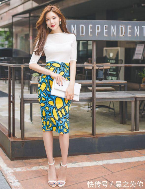 阳光帅气 -随性甜美的紧身裙美女,彰显与众不同的气质,真迷人!