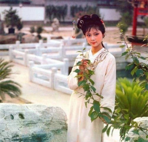 张莉&87版《红楼梦》薛宝钗有多美?欧阳奋强:剧组的小伙子都暗恋她