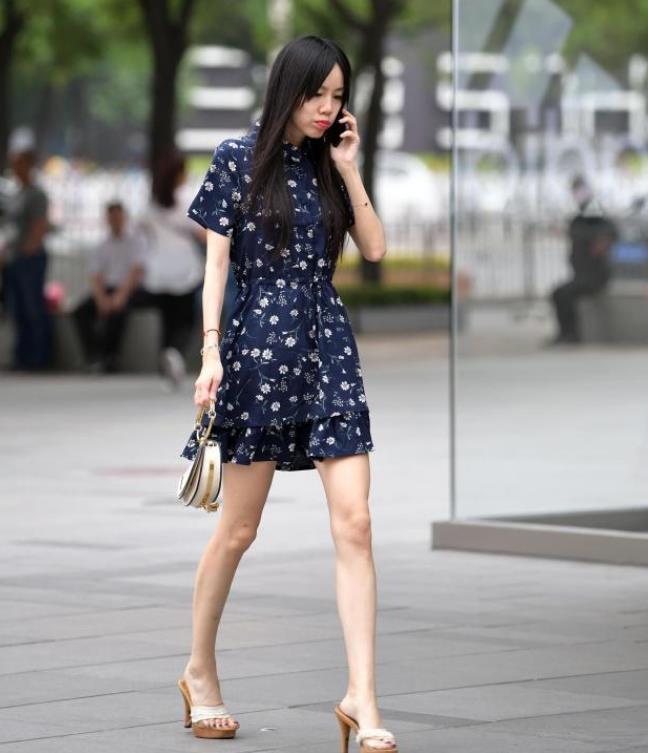 休闲裤|青春甜美的时尚小姐姐，休闲裤搭配短袖，整体简约又不失气质